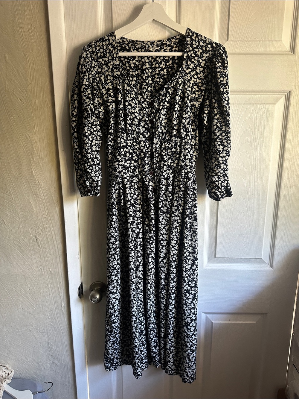 Vintage Women's Black & White Floral Midi Dress